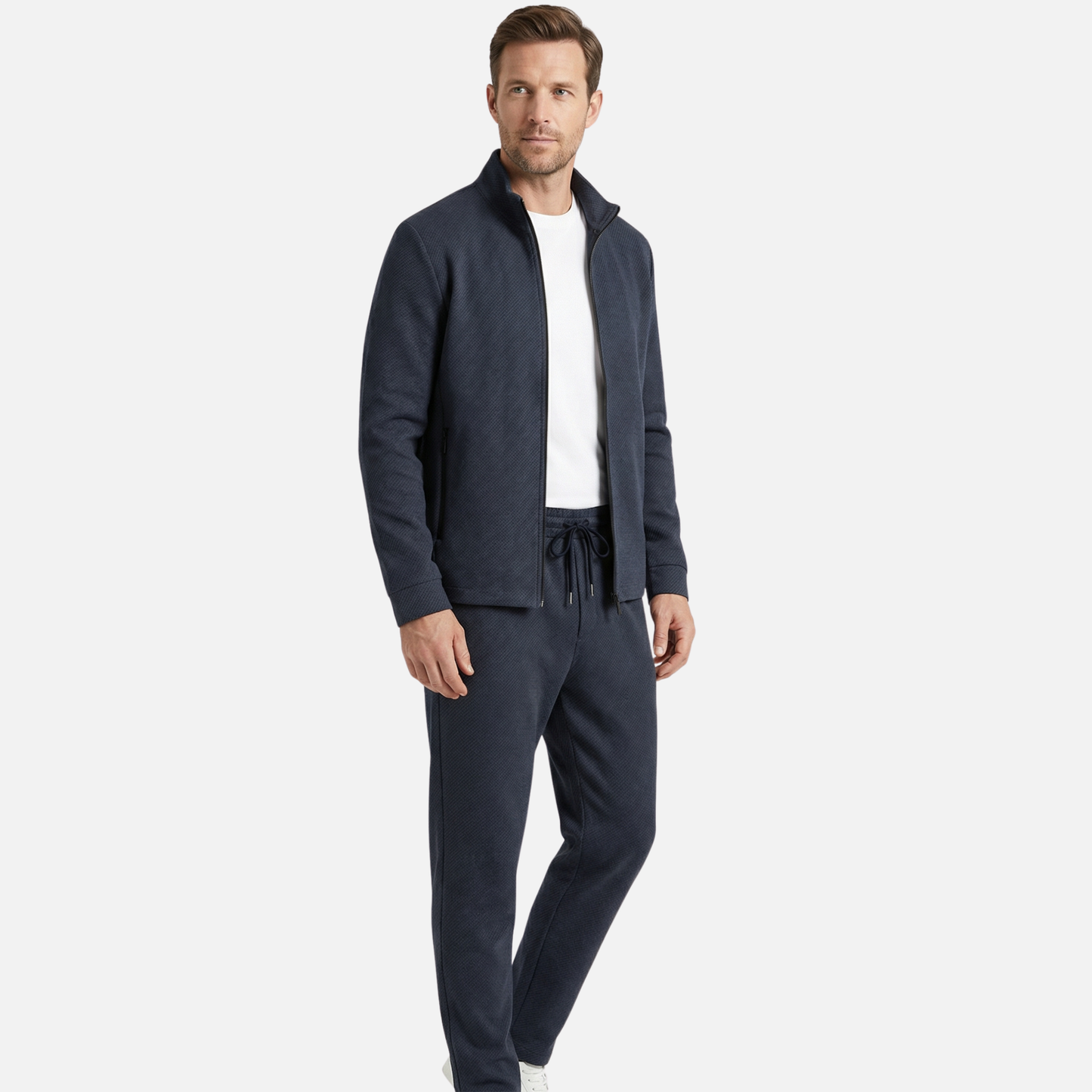 Conjunto deportivo elegante con chaqueta con cremallera y pantalón con cordón para hombres