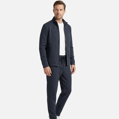 Conjunto deportivo elegante con chaqueta con cremallera y pantalón con cordón para hombres