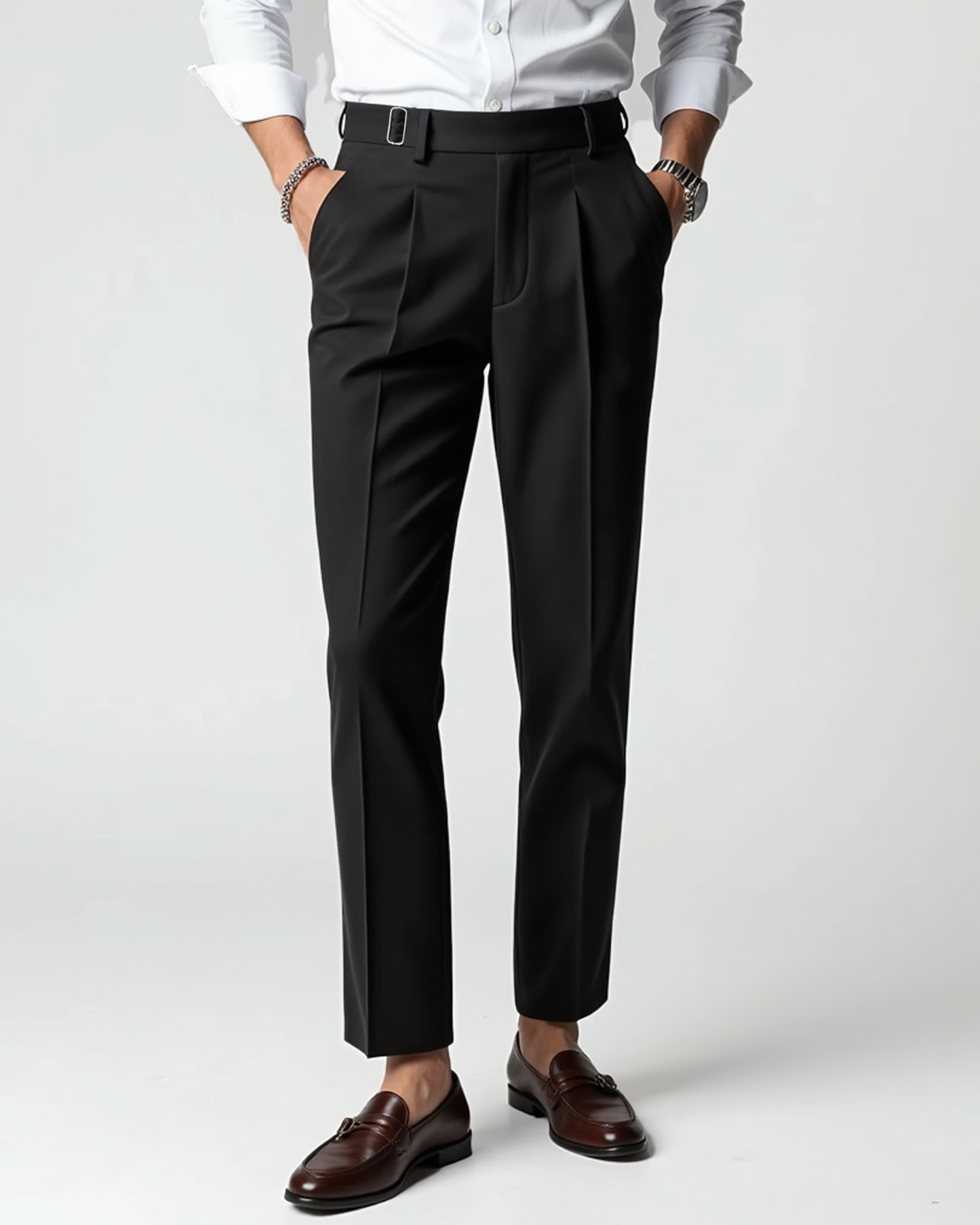 Pantalones con pliegues delanteros y bolsillos laterales para caballeros
