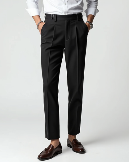 Pantalones con pliegues delanteros y bolsillos laterales para caballeros