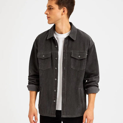 Camisa de pana con manga larga y dos bolsillos en el pecho para hombre