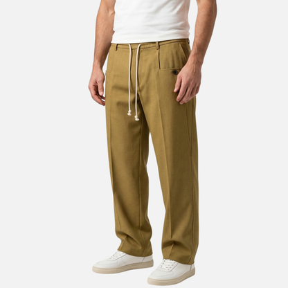 Pantalón ligero y transpirable con pinzas y cintura ajustable para hombre