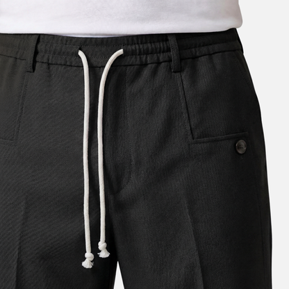 Pantalón ligero y transpirable con pinzas y cintura ajustable para hombre