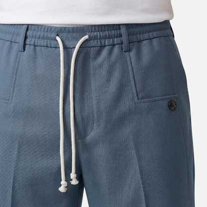 Pantalón ligero y transpirable con pinzas y cintura ajustable para hombre