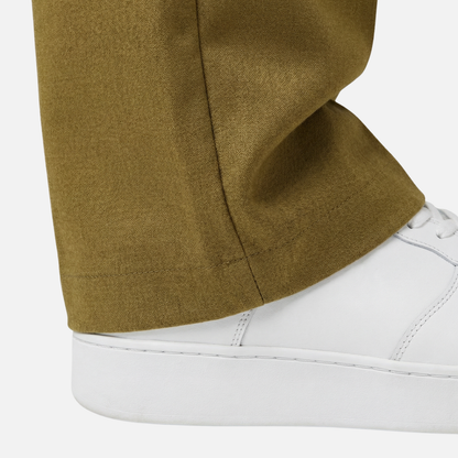 Pantalón ligero y transpirable con pinzas y cintura ajustable para hombre