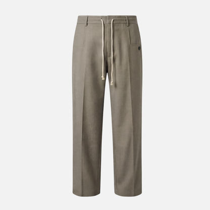 Pantalón ligero y transpirable con pinzas y cintura ajustable para hombre