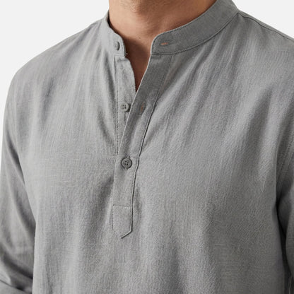 Camisa de lino con escote Henley y mangas remangadas para hombre