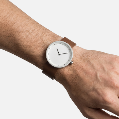 Reloj estilo minimalista nórdico con caja metálica para hombre