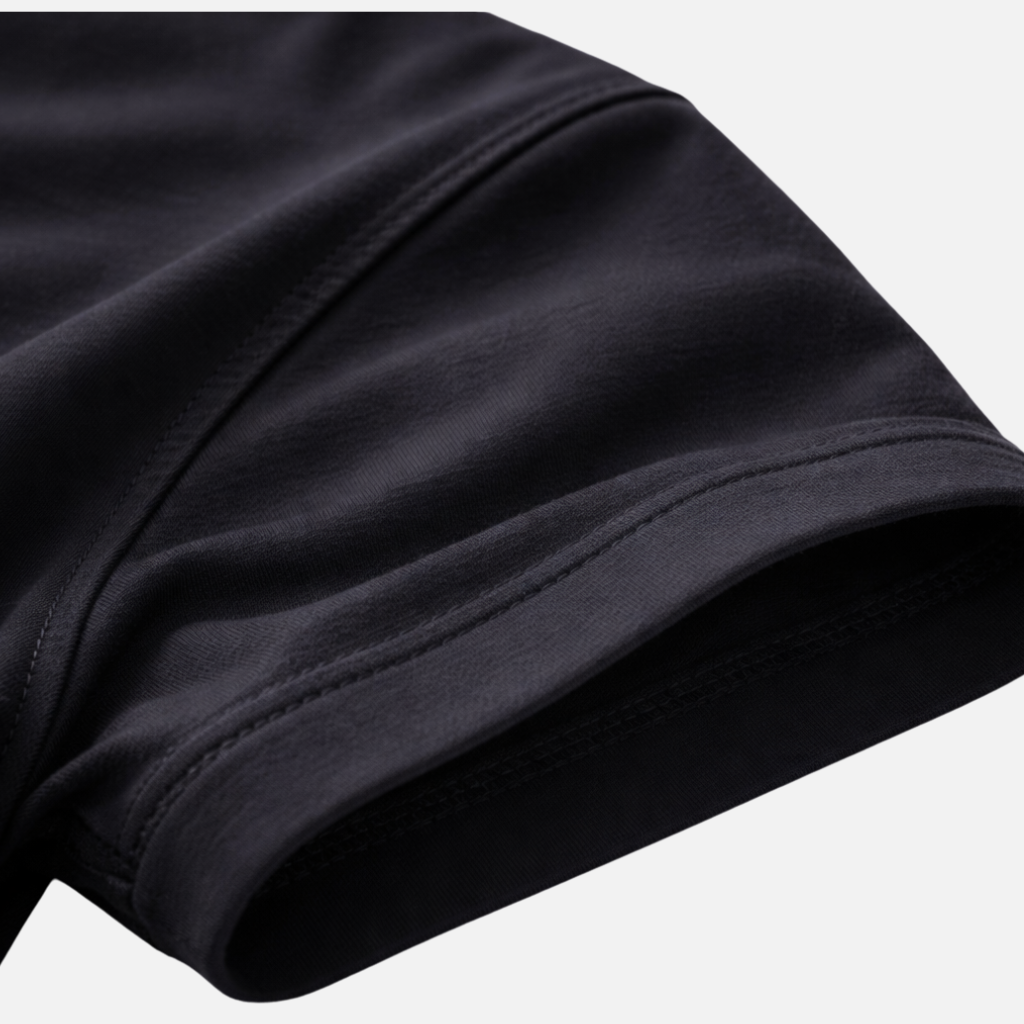 Camiseta de acabado limpio con cuello redondo para hombres