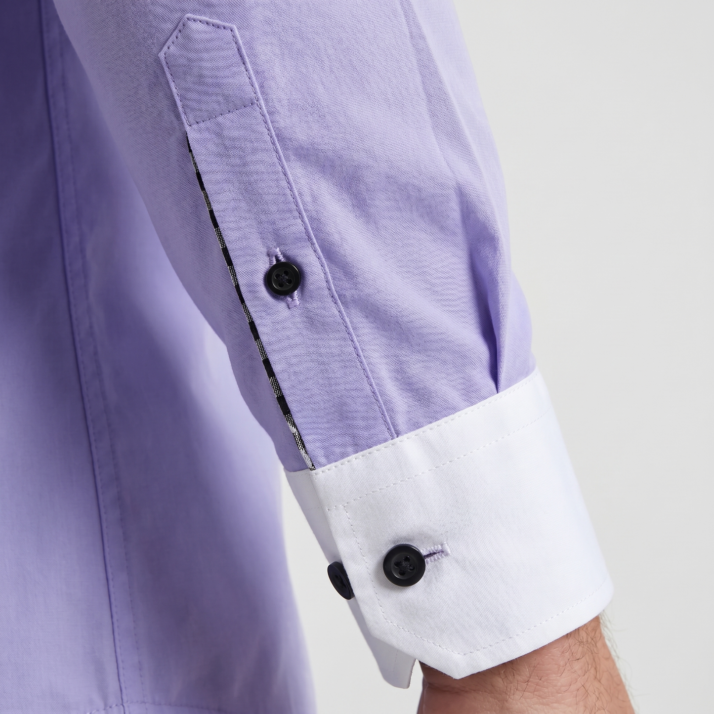 Camisa de algodón smart-casual con cuello abotonado para hombre