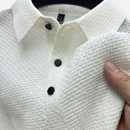 Polo estructurado con patrón de gofre para hombre