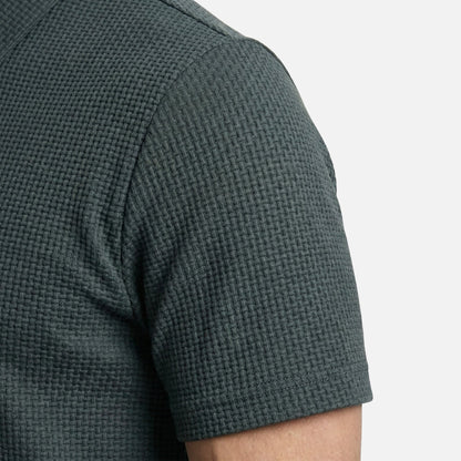 Polo estructurado con patrón de gofre para hombre
