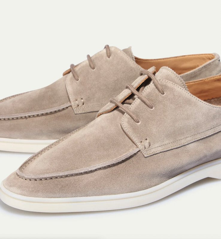 Mocasines de ante con cordones y detalles de costuras para hombre